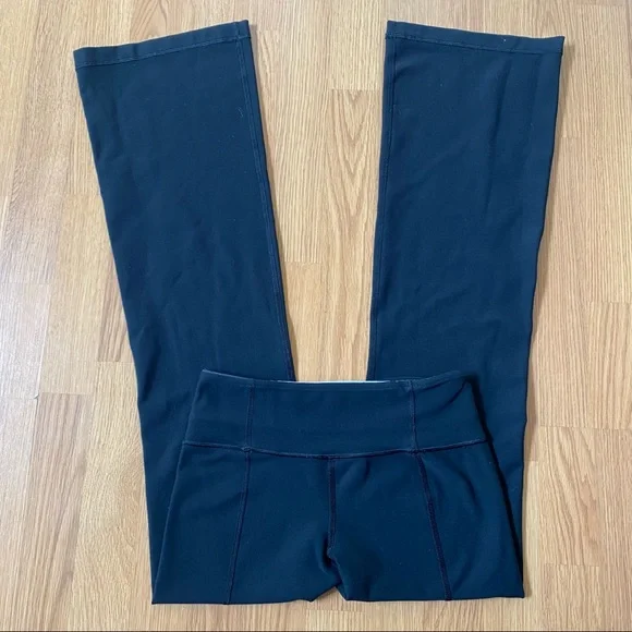 SOLD Lululemon Reversible Groove Pant - Picture 10 of 12